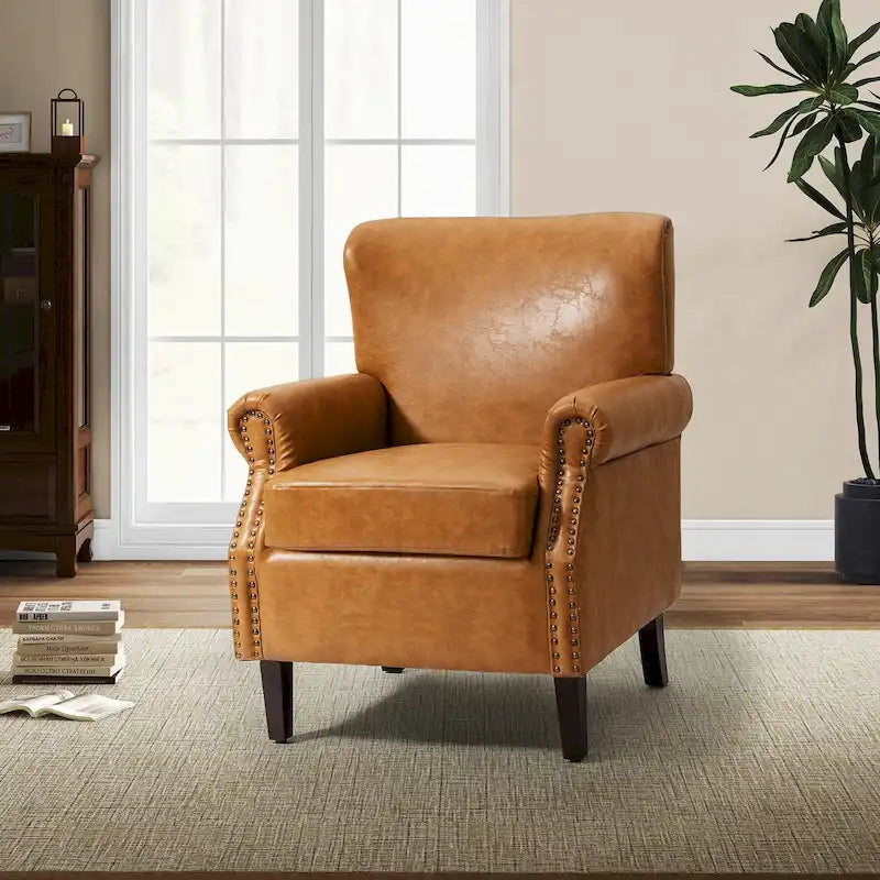 Fauteuil en cuir de transition Levi avec clous et accoudoirs arrondis